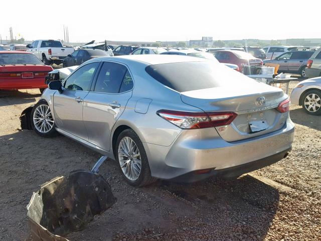 4T1B11HK5JU007646 - 2018 TOYOTA CAMRY SILVER photo 3