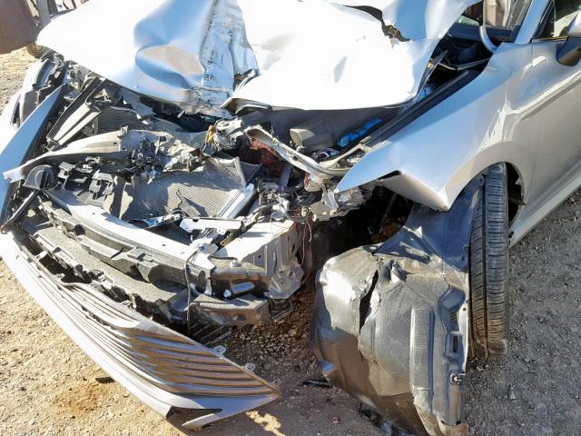 4T1B11HK5JU007646 - 2018 TOYOTA CAMRY SILVER photo 9