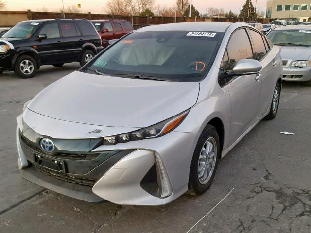 JTDKARFP1J3076521 - 2018 TOYOTA PRIUS PRIM ვერცხლისფერი ფოტო 2