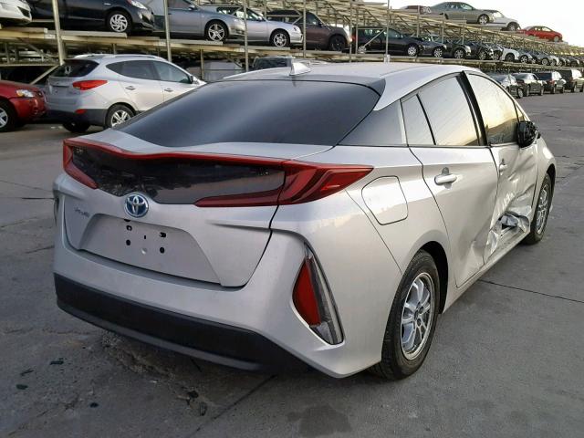JTDKARFP1J3076521 - 2018 TOYOTA PRIUS PRIM ვერცხლისფერი ფოტო 4