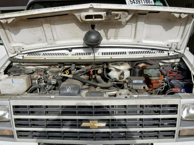 1GCEG25H9SF215520 - 1995 CHEVROLET G20 WHITE photo 7