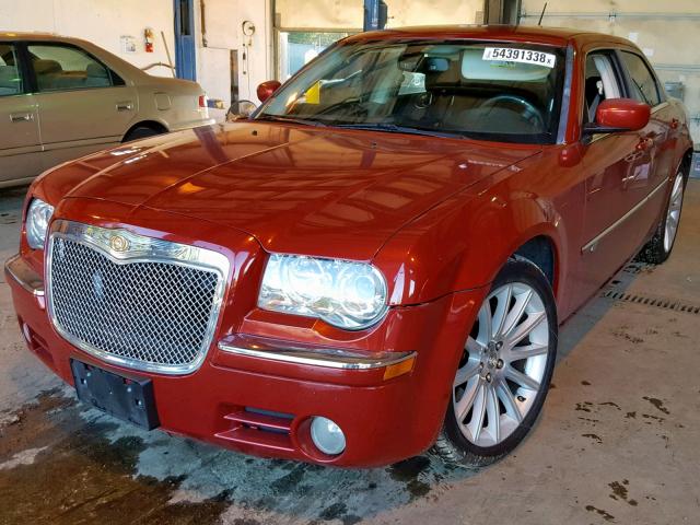 2C3LA63H28H126290 - 2008 CHRYSLER 300C RED photo 2