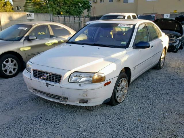 YV1TS592351415396 - 2005 VOLVO S80 2.5T WHITE photo 2