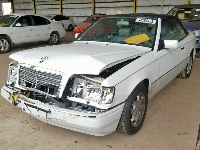 WDBEA66E5SC190774 - 1995 MERCEDES-BENZ E 320 WHITE photo 2