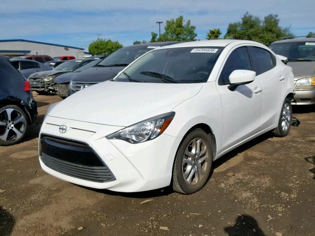 3MYDLBZV5GY111891 - 2016 TOYOTA SCION IA WHITE photo 2