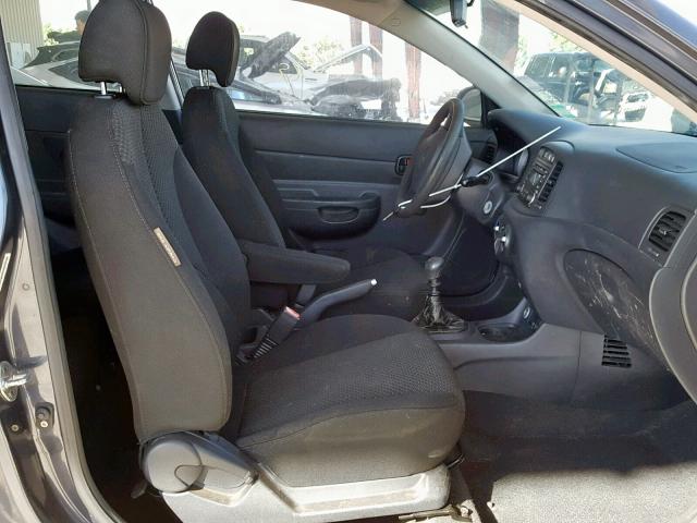 KMHCM36C68U058845 - 2008 HYUNDAI ACCENT GS CHARCOAL photo 5