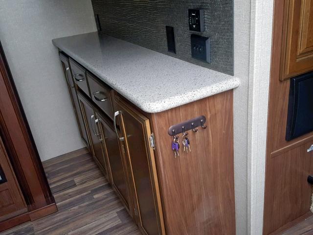 4YDF35222HA740388 - 2017 KEYSTONE MONTANA CREAM photo 9