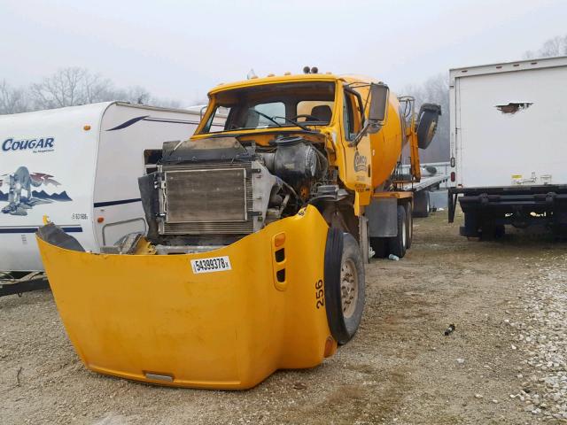 2FZHAZDL05AU15567 - 2005 STERLING TRUCK LT 9500 YELLOW photo 2