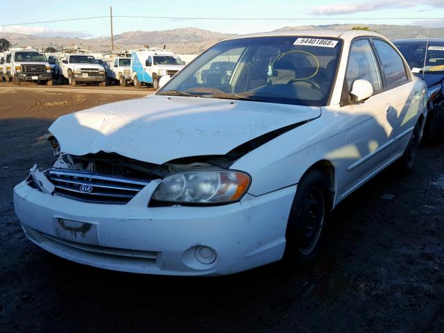 KNAFB121825117523 - 2002 KIA SPECTRA BA WHITE photo 2