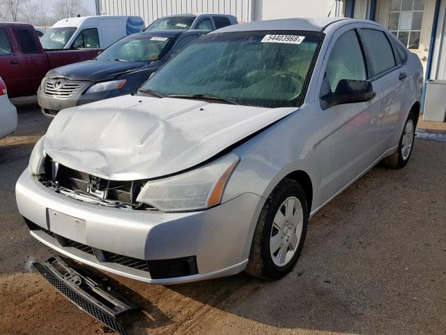 1FAHP34NX8W208648 - 2008 FORD FOCUS S/SE SILVER photo 2