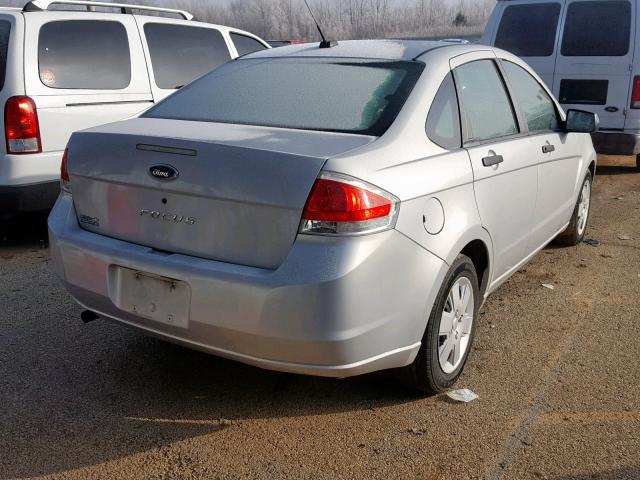 1FAHP34NX8W208648 - 2008 FORD FOCUS S/SE SILVER photo 4