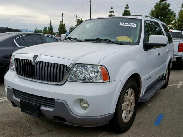 5LMFU27R63LJ43898 - 2003 LINCOLN NAVIGATOR Ақ фото 2