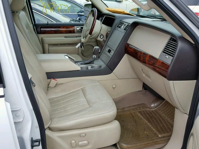 5LMFU27R63LJ43898 - 2003 LINCOLN NAVIGATOR Ақ фото 5