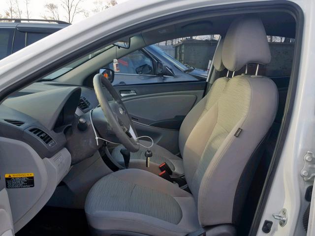 KMHCT4AE4HU285209 - 2017 HYUNDAI ACCENT SE WHITE photo 5