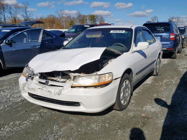 1HGCG5642YA129316 - 2000 HONDA ACCORD LX WHITE photo 2