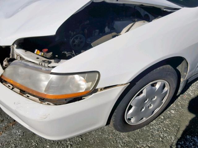 1HGCG5642YA129316 - 2000 HONDA ACCORD LX WHITE photo 9