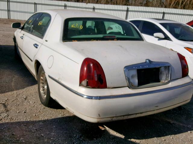 1LNHM83W5YY906899 - 2000 LINCOLN TOWN CAR C WHITE photo 3