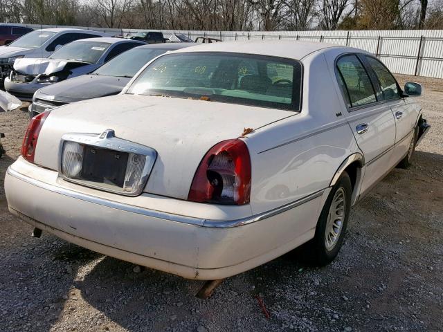 1LNHM83W5YY906899 - 2000 LINCOLN TOWN CAR C WHITE photo 4