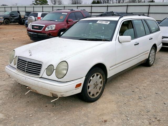 WDBJH65F3XA790653 - 1999 MERCEDES-BENZ E 320 WHITE photo 2