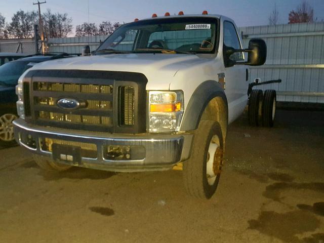 1FDAF56R78EA18575 - 2008 FORD F550 SUPER WHITE photo 2