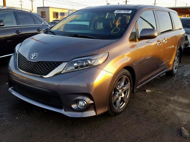 5TDXZ3DC8HS848453 - 2017 TOYOTA SIENNA SE GRAY photo 2