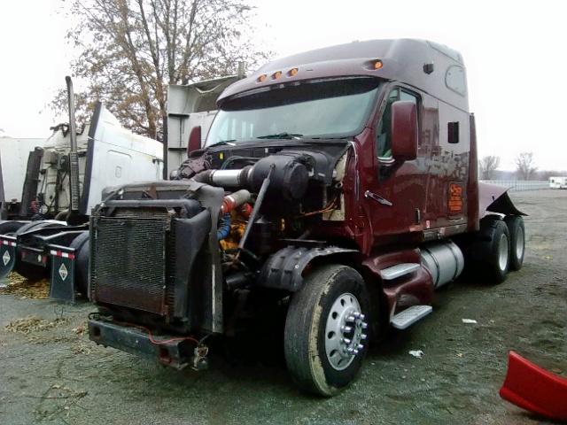 1XKTDB9X03J396687 - 2003 KENWORTH CONSTRUCTI MAROON photo 2