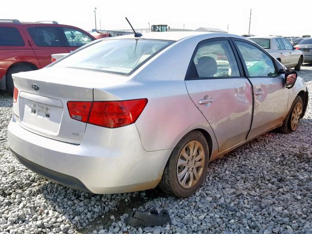 KNAFU4A2XD5738352 - 2013 KIA FORTE EX SILVER photo 4