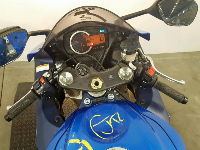 JS1GR7MA5B2103206 - 2011 SUZUKI GSX750 BLUE photo 8