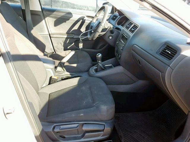 3VW1K7AJ0FM201818 - 2015 VOLKSWAGEN JETTA BASE Սպիտակ լուսանկար 5