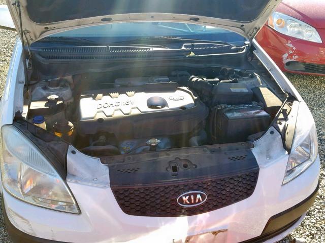 KNADE123966088372 - 2006 KIA RIO WHITE photo 7