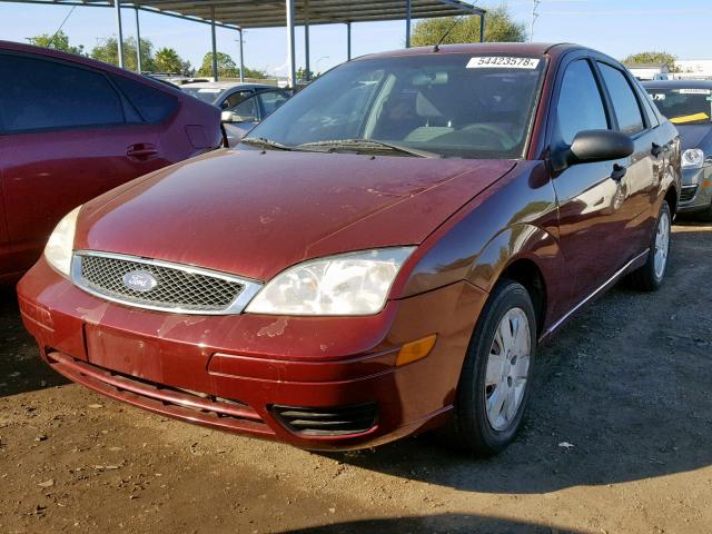 1FAHP34N97W313244 - 2007 FORD FOCUS ZX4 RED photo 2