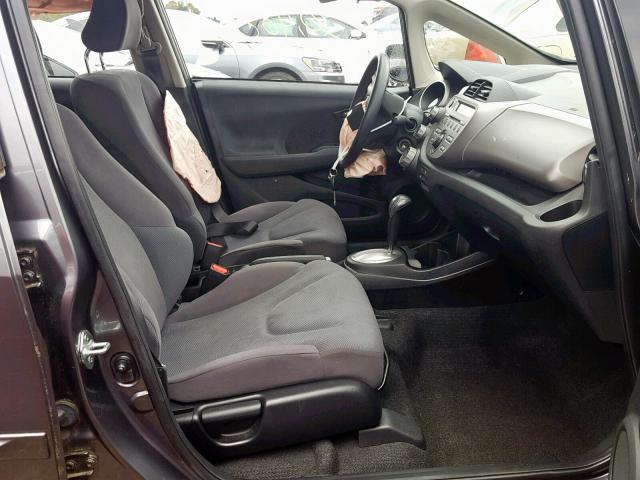 JHMGE8H38DC038902 - 2013 HONDA FIT GRAY photo 5