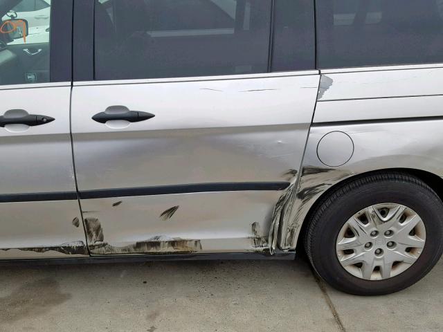 5FNRL38209B042690 - 2009 HONDA ODYSSEY LX SILVER photo 9