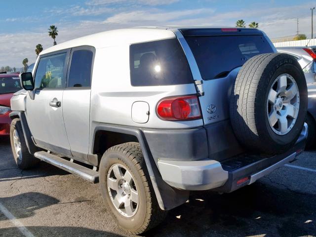 JTEBU11F270017152 - 2007 TOYOTA FJ CRUISER SILVER photo 3