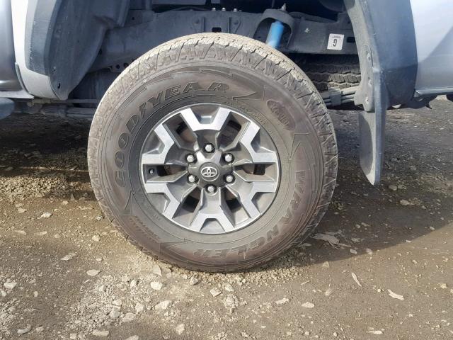 3TMCZ5AN0HM076627 - 2017 TOYOTA TACOMA DOU ნაცრისფერი ფოტო 9