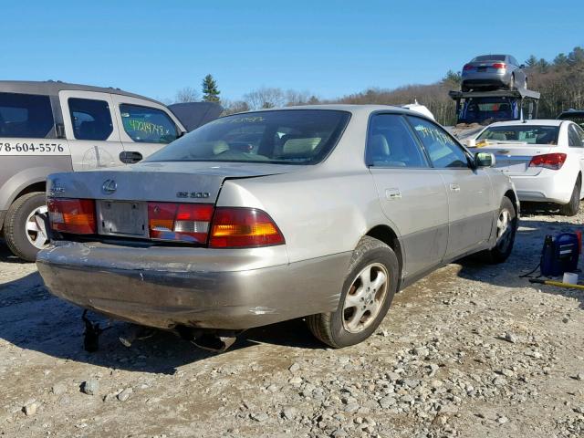 JT8BF28G3W5019513 - 1998 LEXUS ES 300 SILVER photo 4