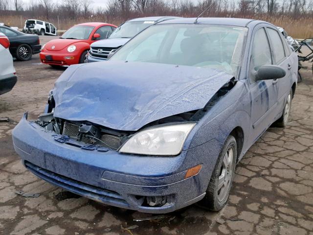 1FAFP34NX5W291730 - 2005 FORD FOCUS ZX4 BLUE photo 2