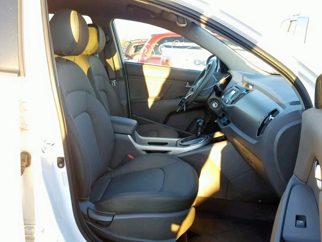 KNDPB3ACXF7783010 - 2015 KIA SPORTAGE L WHITE photo 5