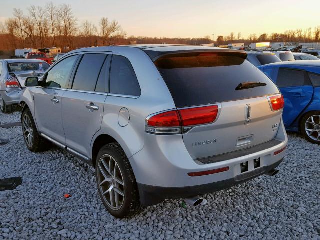 2LMDJ8JK7DBL60304 - 2013 LINCOLN MKX SILVER photo 3