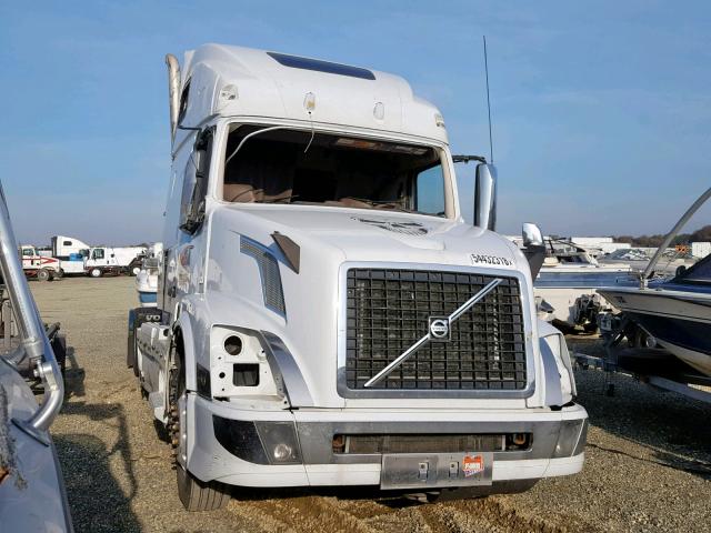 4V4NC9EH3GN939497 - 2016 VOLVO VN VNL WHITE photo 1