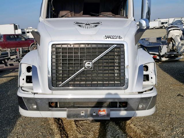 4V4NC9EH3GN939497 - 2016 VOLVO VN VNL WHITE photo 7