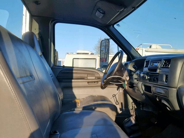 3FRNF65N46V322753 - 2006 FORD F650 SUPER WHITE photo 5