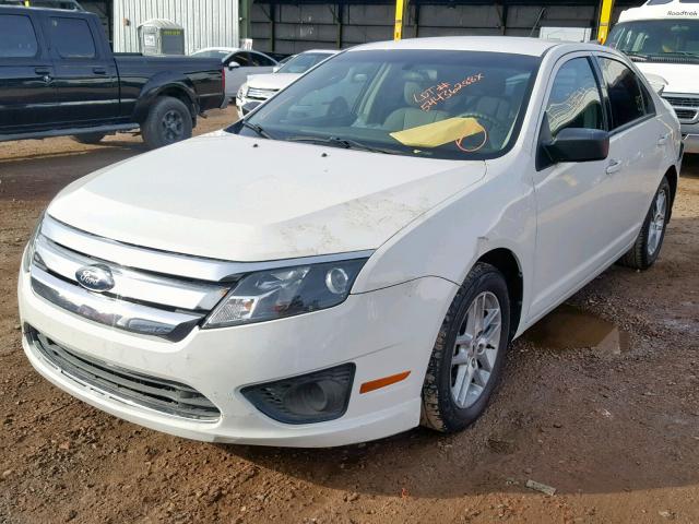 3FAHP0GA7CR151246 - 2012 FORD FUSION S WHITE photo 2