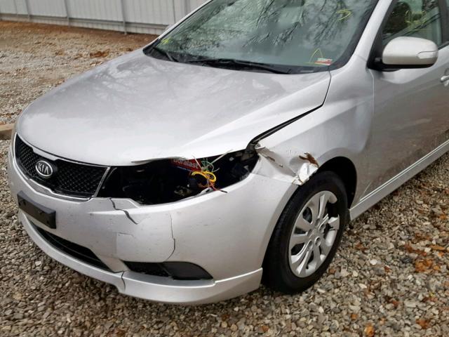 KNAFU4A21A5195629 - 2010 KIA FORTE EX SILVER photo 9