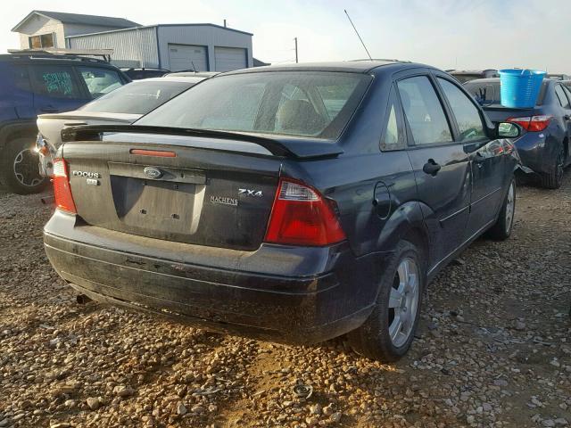 1FAHP34N55W154865 - 2005 FORD FOCUS ZX4 BLACK photo 4