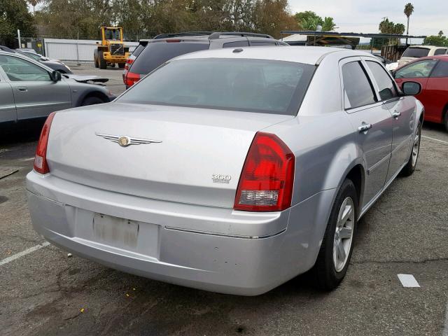 2C3KA53G36H352915 - 2006 CHRYSLER 300 TOURIN SILVER photo 4