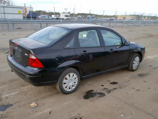 1FAFP34N45W164553 - 2005 FORD FOCUS ZX4 BLACK photo 4