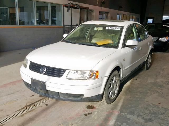 WVWAH63B01P008900 - 2001 VOLKSWAGEN PASSAT GLS WHITE photo 2