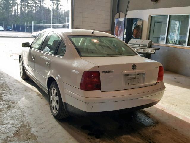 WVWAH63B01P008900 - 2001 VOLKSWAGEN PASSAT GLS WHITE photo 3