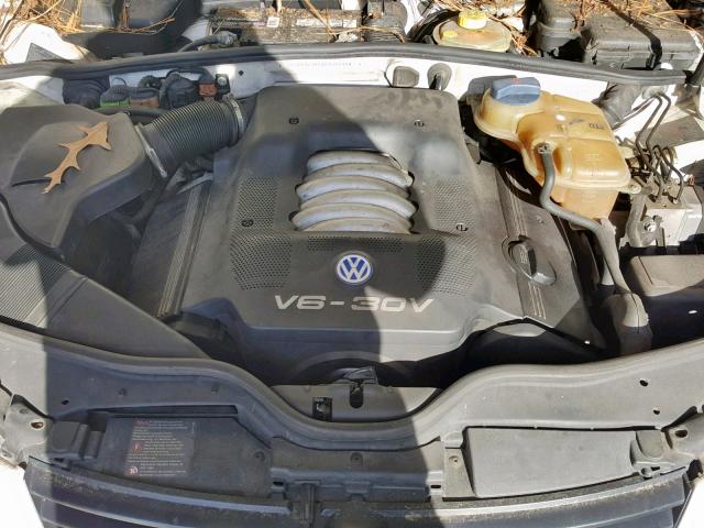 WVWAH63B01P008900 - 2001 VOLKSWAGEN PASSAT GLS WHITE photo 7